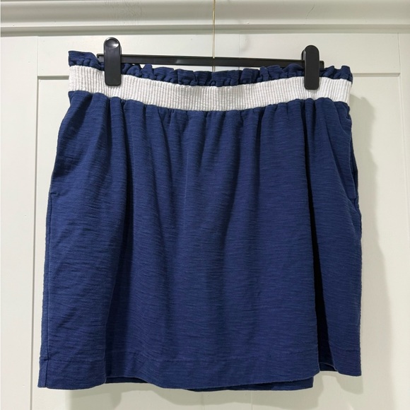 Vineyard Vines Blue and White Smocked Mini Skirt - Picture 2 of 5